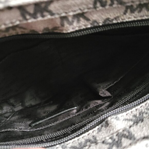 MICHAEL KORS JET SET BLACK MESSENGER TRAVEL BAG - LIKE NEW - Picture 9 of 10